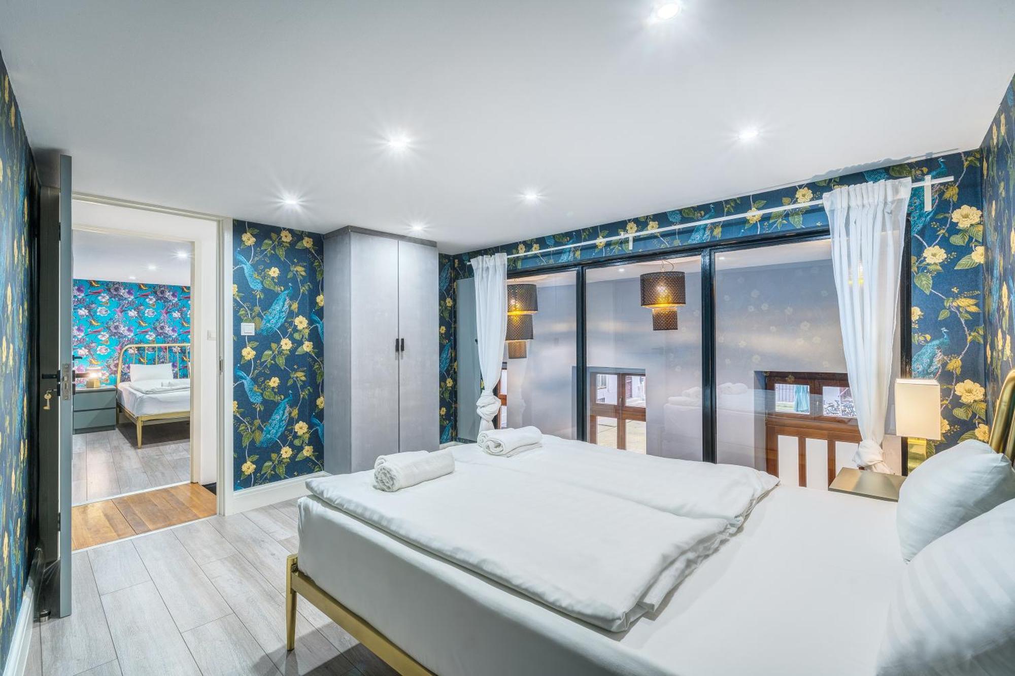 Azure Oasis In The Heart Of The City Budapeste Exterior foto